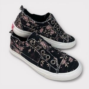 Blowfish Malibu Girls Play Sneaker Canvas Black Retro Rose Floral Little Kid 2